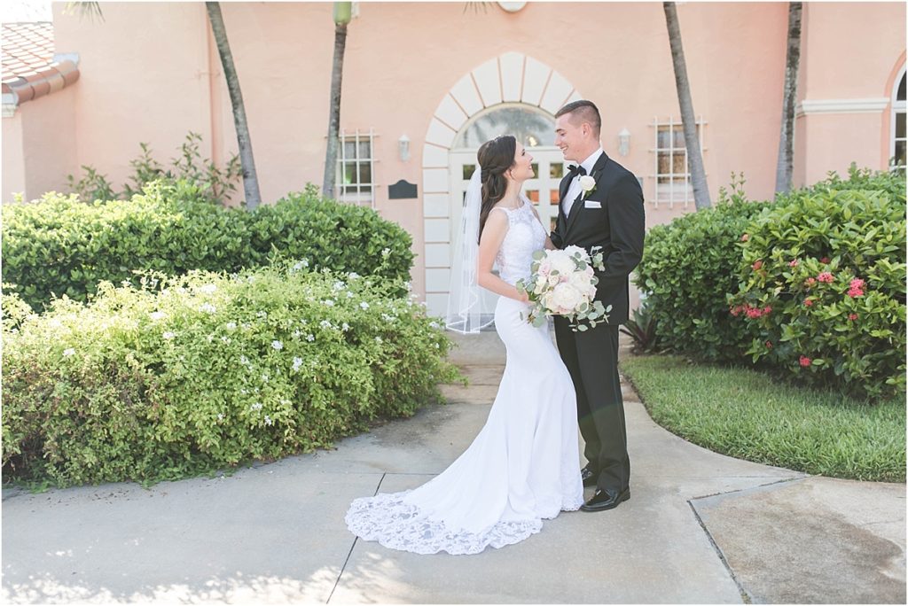 A blush Wedding at St Petersburg Womans Club in St Petersburg, FL by Katie Hauburger Photography, Tampa Wedding Photographer